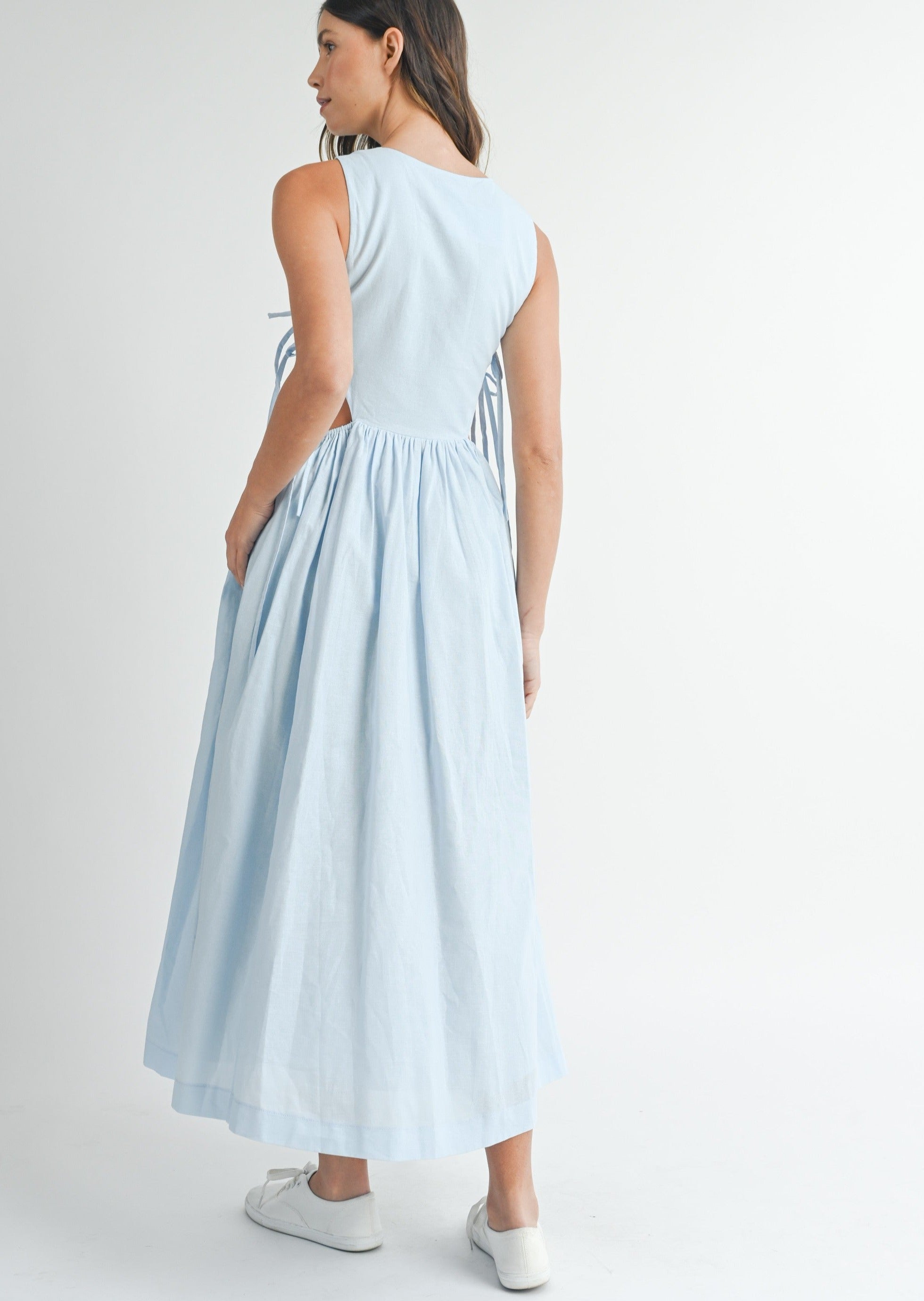 CLASSY DAISY SIDE CUTOUT MIDI DRESS IN LIGHT BLUE