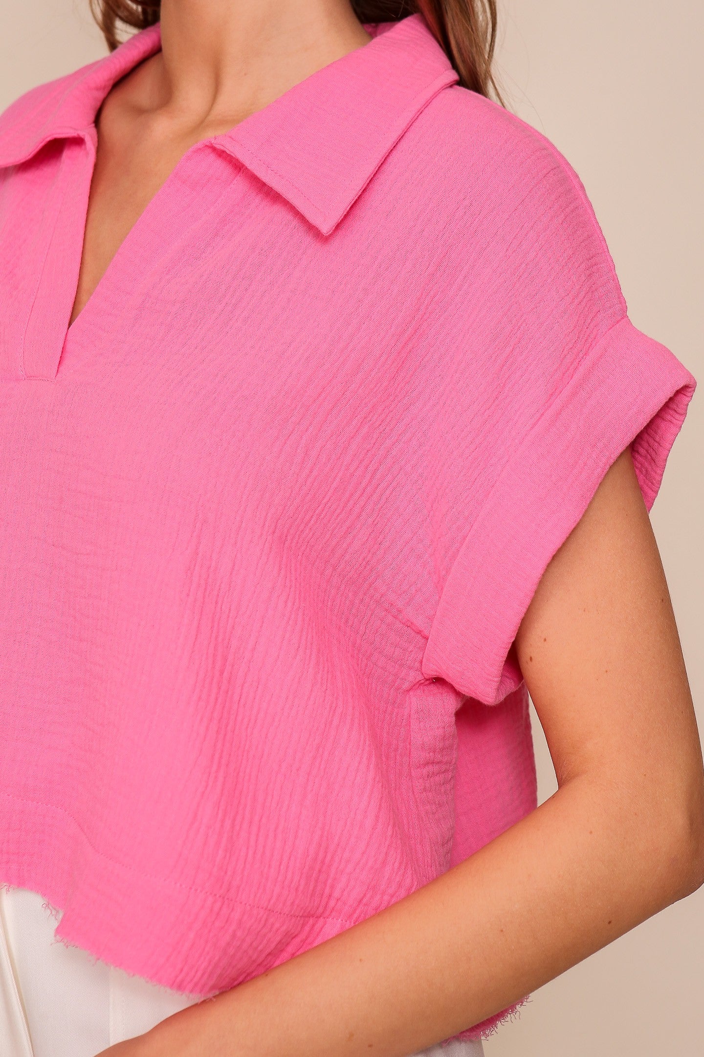 SO CHIC LINEN CROP TOP IN HOT PINK